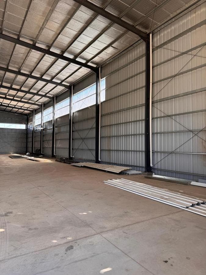 INDUSTRIAL BUILDING FOR SALE, 1,000 MTS - POLO 52