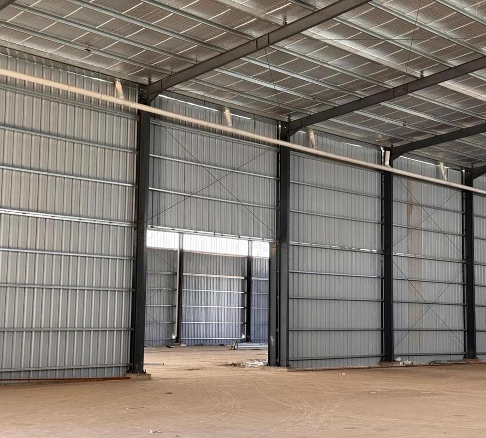 INDUSTRIAL BUILDING FOR SALE, 1,000 MTS - POLO 52