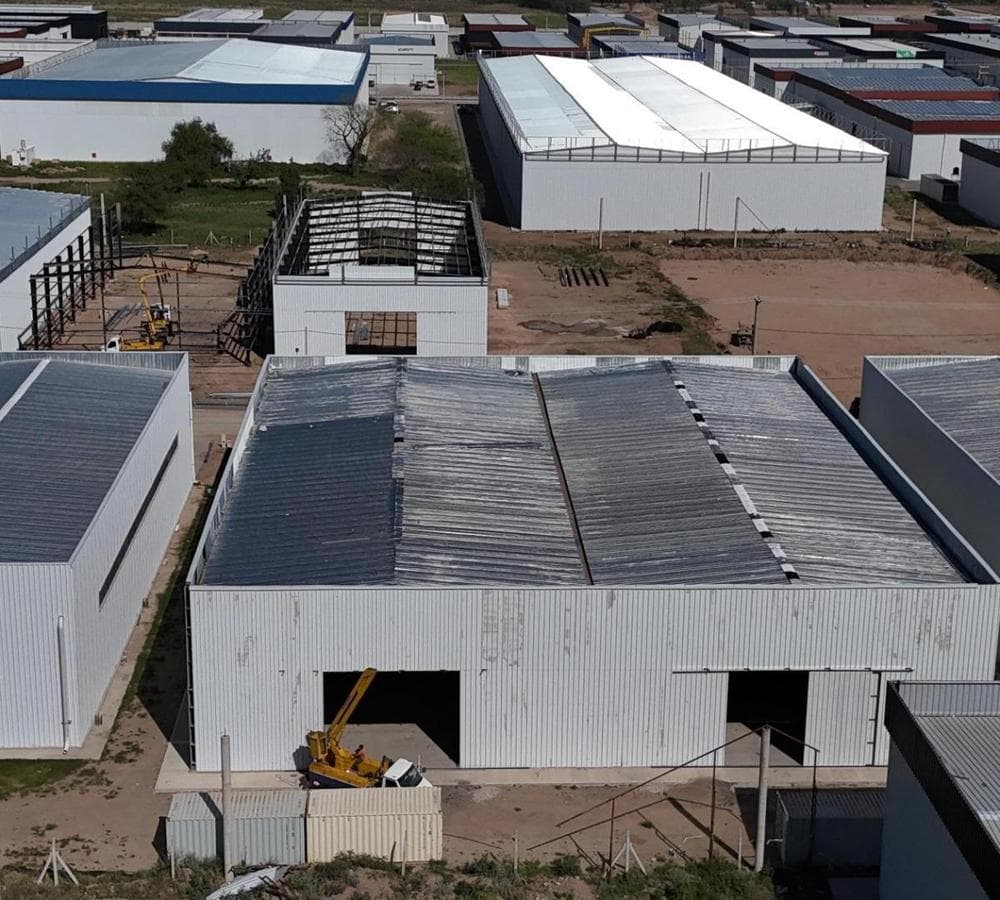 INDUSTRIAL BUILDING FOR SALE, 1,000 MTS - POLO 52
