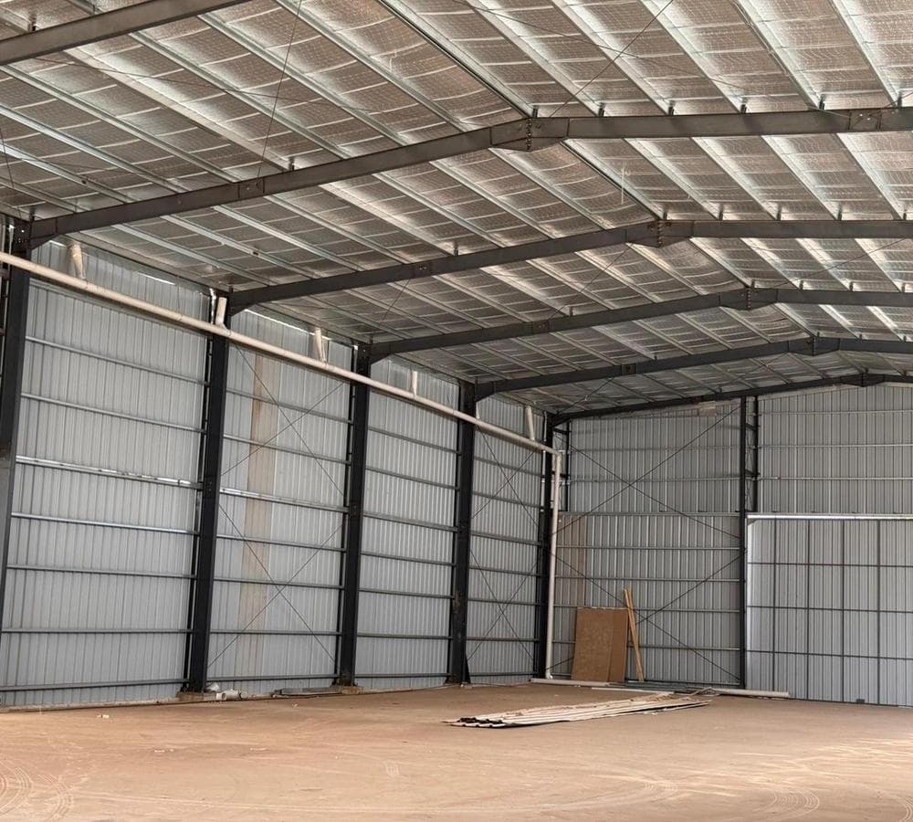 INDUSTRIAL BUILDING FOR SALE, 1,000 MTS - POLO 52