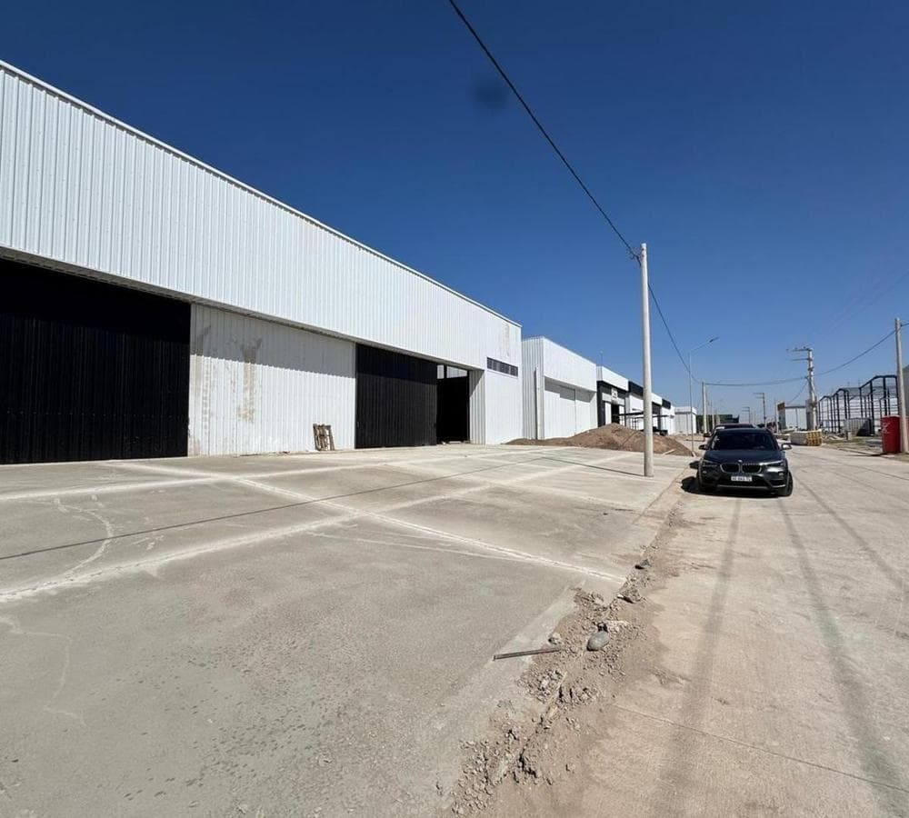 INDUSTRIAL BUILDING FOR SALE, 1,000 MTS - POLO 52