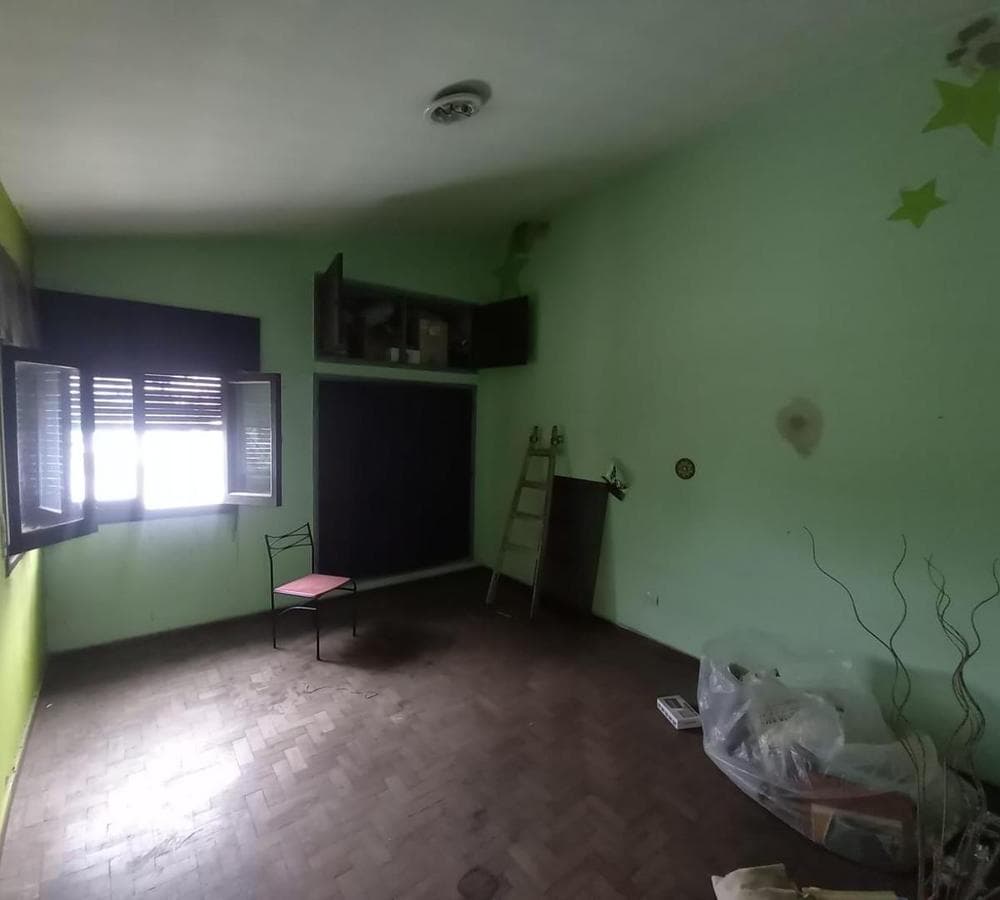 4-BEDROOM HOUSE FOR SALE IN THE PARQUE VELEZ SARSFIELD NEIGHBORHOOD