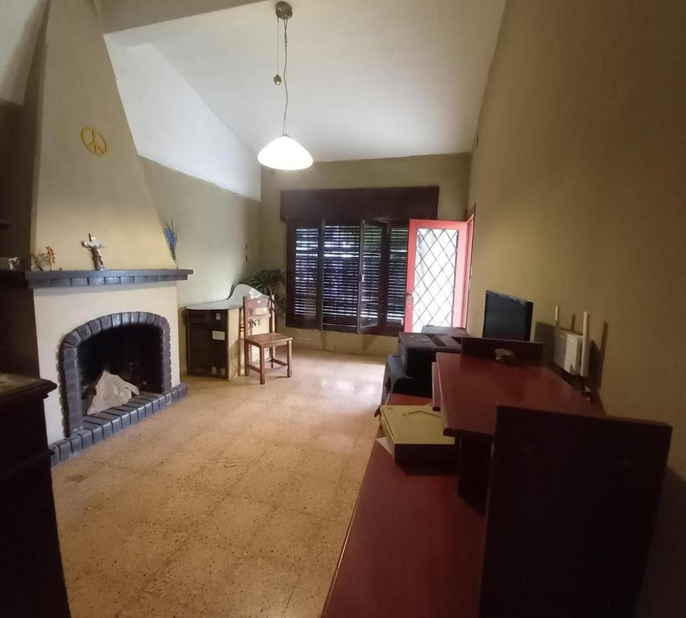 4-BEDROOM HOUSE FOR SALE IN THE PARQUE VELEZ SARSFIELD NEIGHBORHOOD