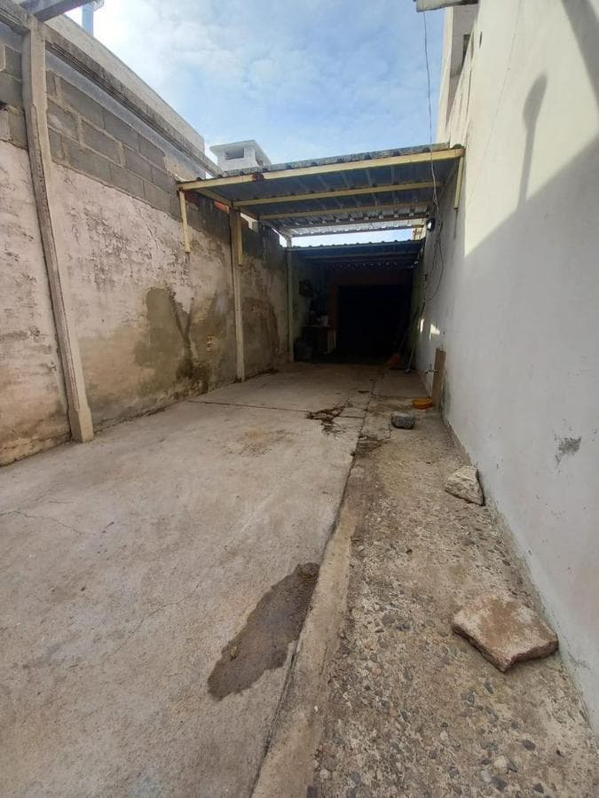 4-BEDROOM HOUSE FOR SALE IN THE PARQUE VELEZ SARSFIELD NEIGHBORHOOD