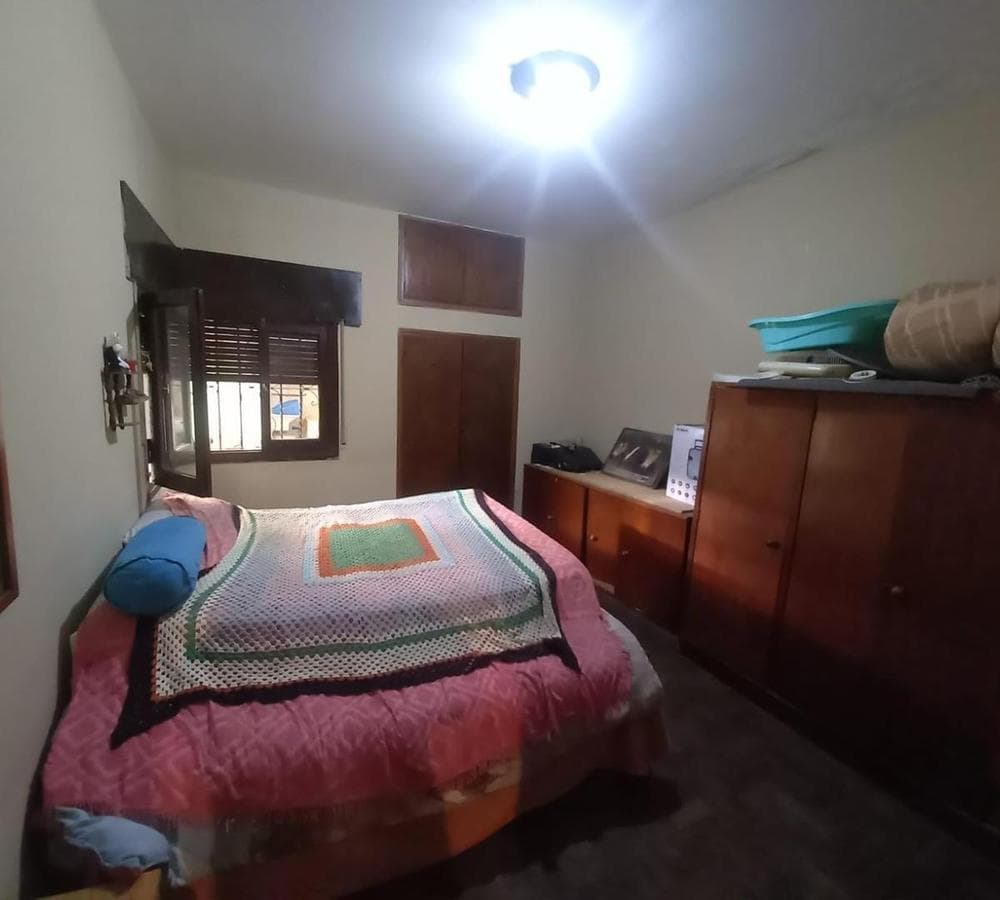 4-BEDROOM HOUSE FOR SALE IN THE PARQUE VELEZ SARSFIELD NEIGHBORHOOD