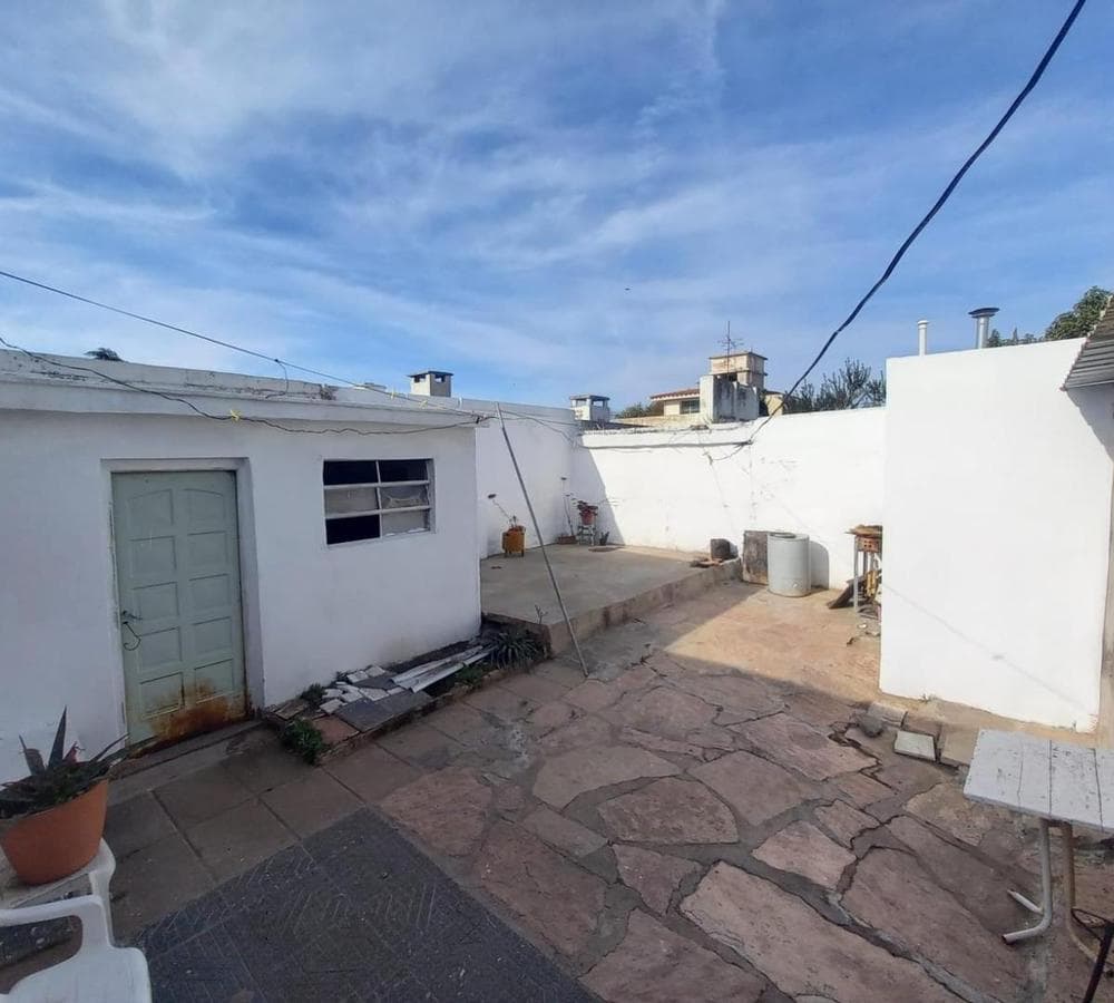 4-BEDROOM HOUSE FOR SALE IN THE PARQUE VELEZ SARSFIELD NEIGHBORHOOD