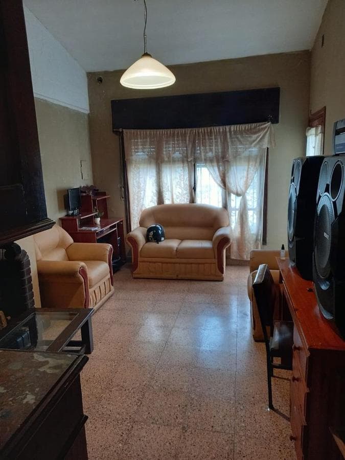 4-BEDROOM HOUSE FOR SALE IN THE PARQUE VELEZ SARSFIELD NEIGHBORHOOD