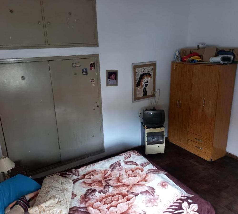4-BEDROOM HOUSE FOR SALE IN THE PARQUE VELEZ SARSFIELD NEIGHBORHOOD