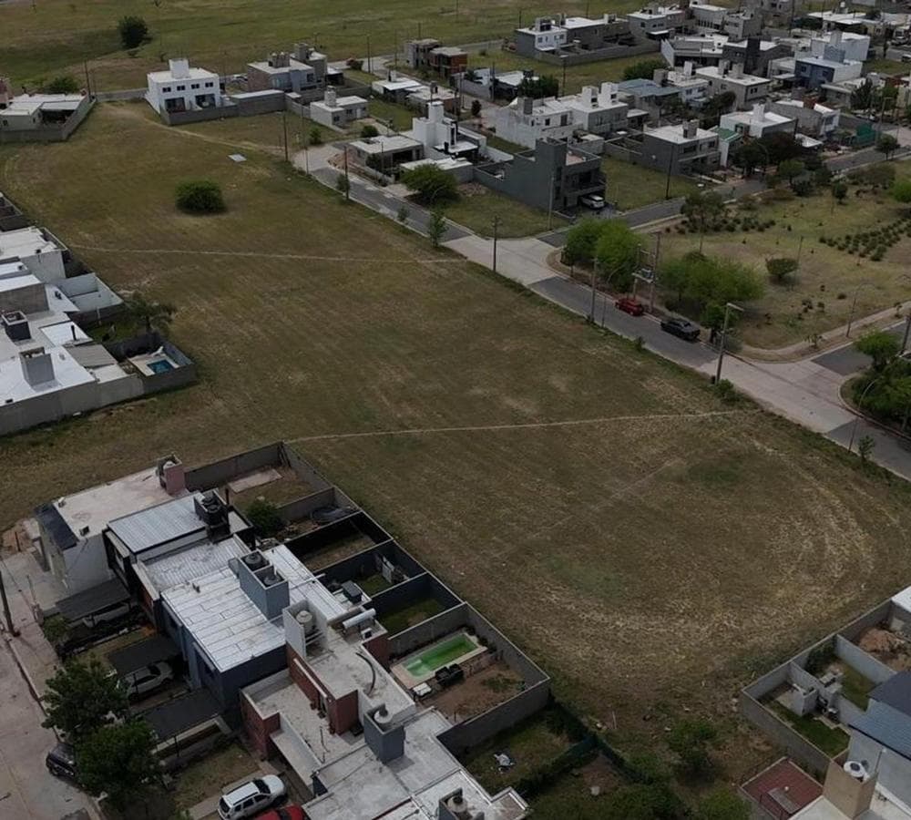 LOT FOR SALE IN VALLE CERCANO - EL RECREO. 12 DUPLEX UNITS