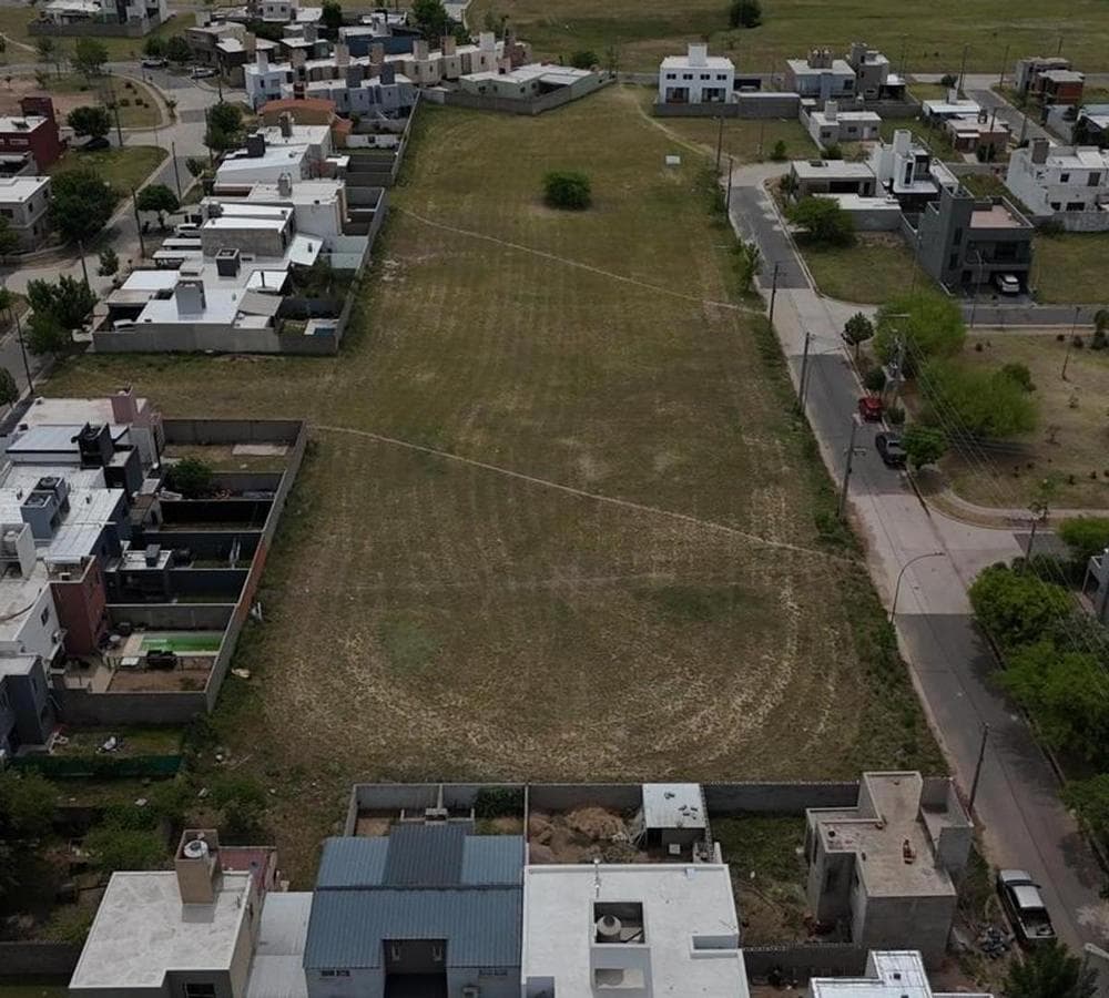 LOT FOR SALE IN VALLE CERCANO - EL RECREO. 12 DUPLEX UNITS