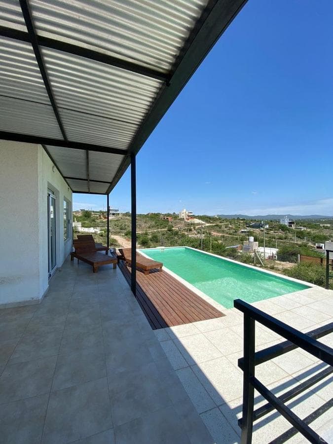 3-BEDROOM HOUSE FOR SALE WITH SWIMMING POOL AND JACUZZI IN ESTANCIA VIEJA