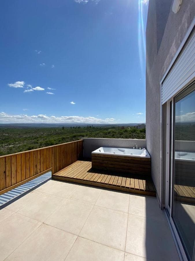 3-BEDROOM HOUSE FOR SALE WITH SWIMMING POOL AND JACUZZI IN ESTANCIA VIEJA