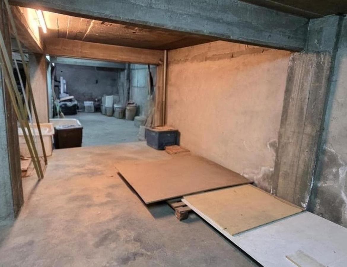 Storage unit in an excellent location