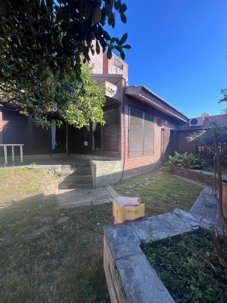 HOUSE FOR SALE IN COSQUIN—IDEAL LOCATION