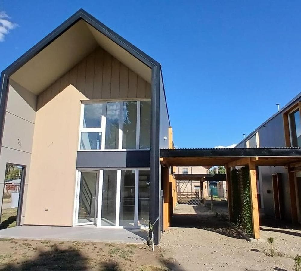 CASA DINA HUAPI