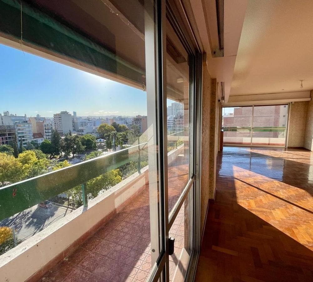 CATEGORY B APARTMENT IN THE GENERAL PAZ NEIGHBORHOOD—THE BEST CORNER LOCATION