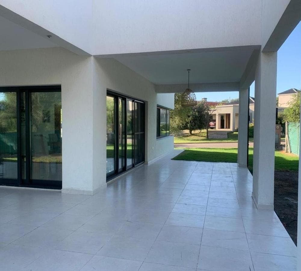 4-BEDROOM HOUSE IN LOS QUEBRACHOS COUNTRY GOLF, SAN LUIS