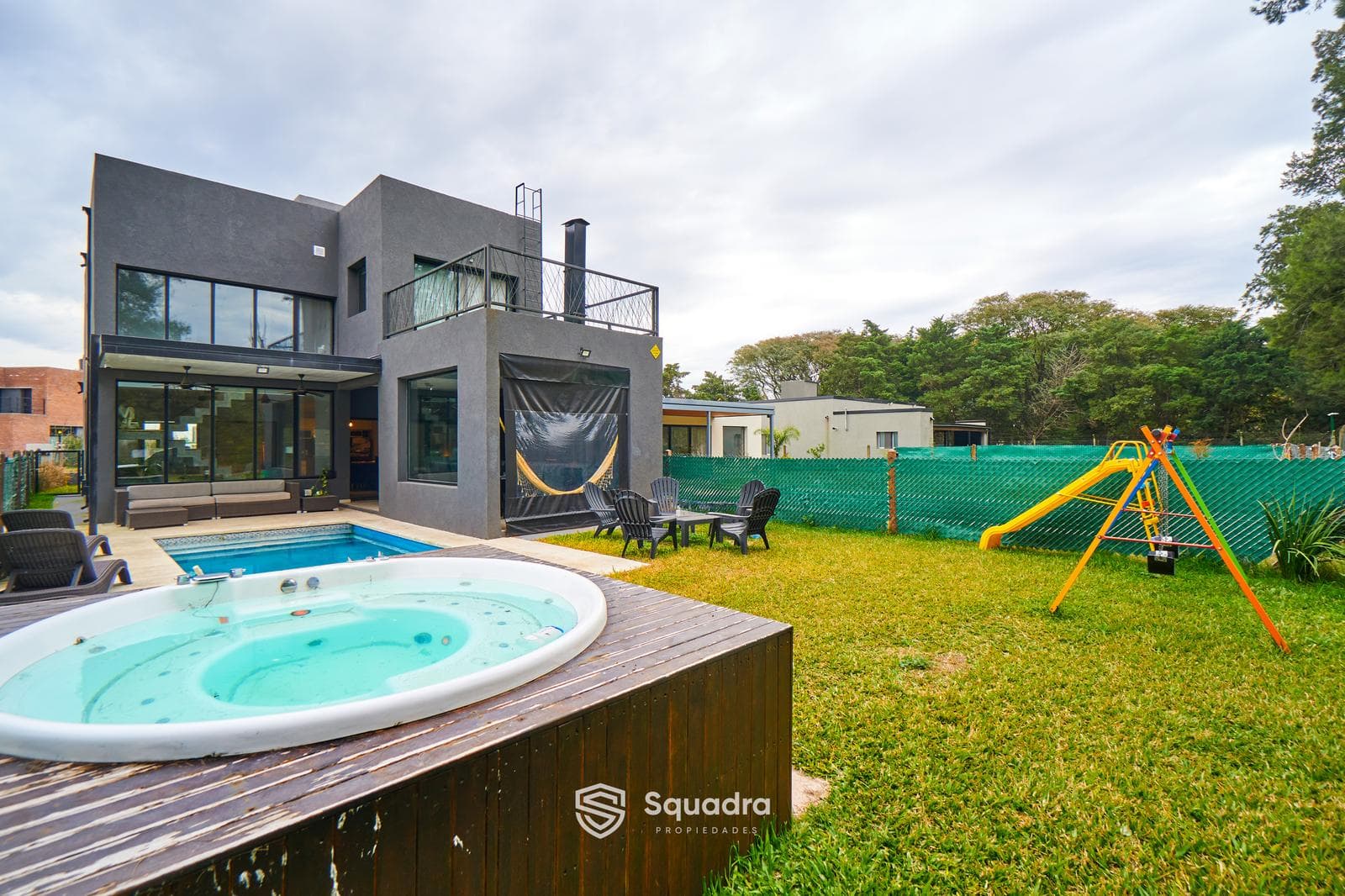 FOR SALE - 3-bedroom house with a porch, pool, and hot tub - Brisanova, Pueblo Esther.