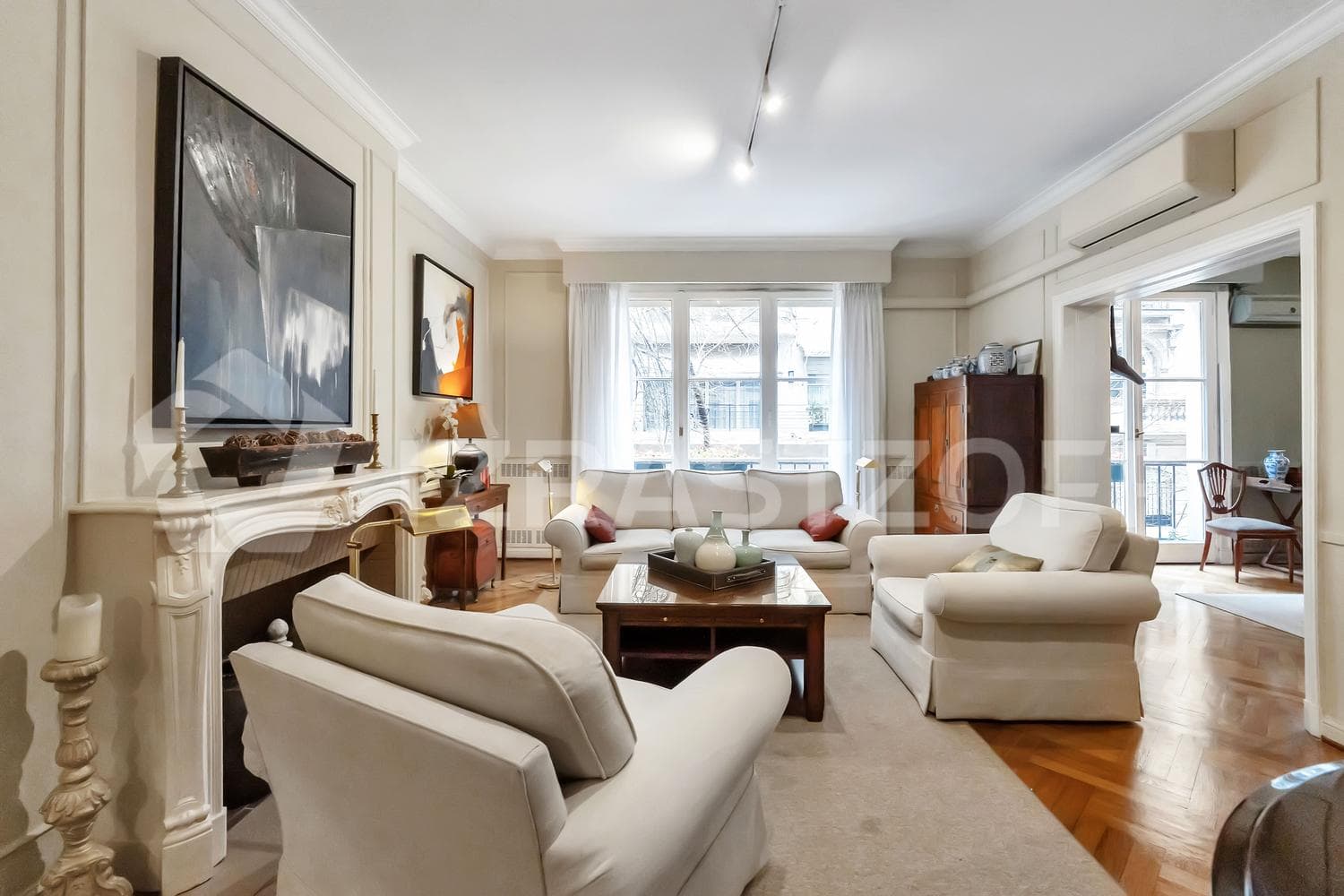 Apartment for sale in Recoleta. French-style, renovated, 3 bedrooms