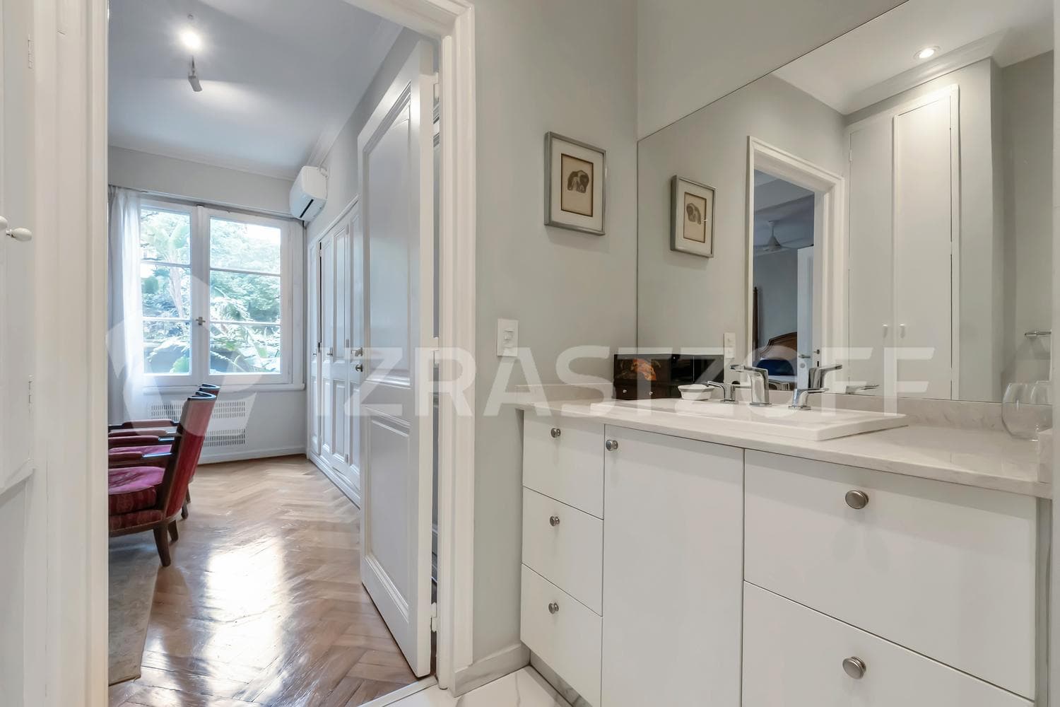 Apartment for sale in Recoleta. French-style, renovated, 3 bedrooms