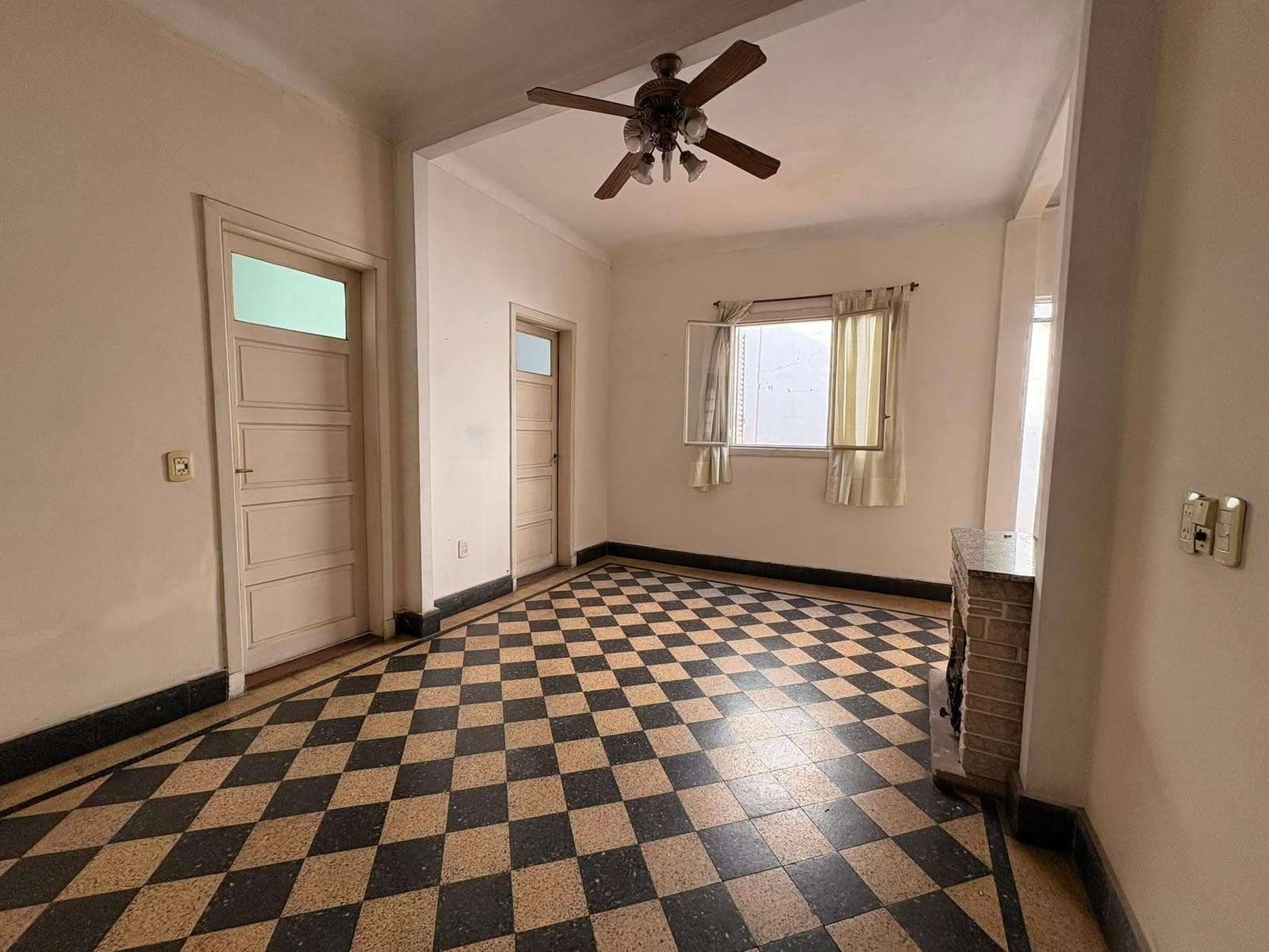3-ROOM APARTMENT FOR SALE WITH A PATIO IN CIUDADELA