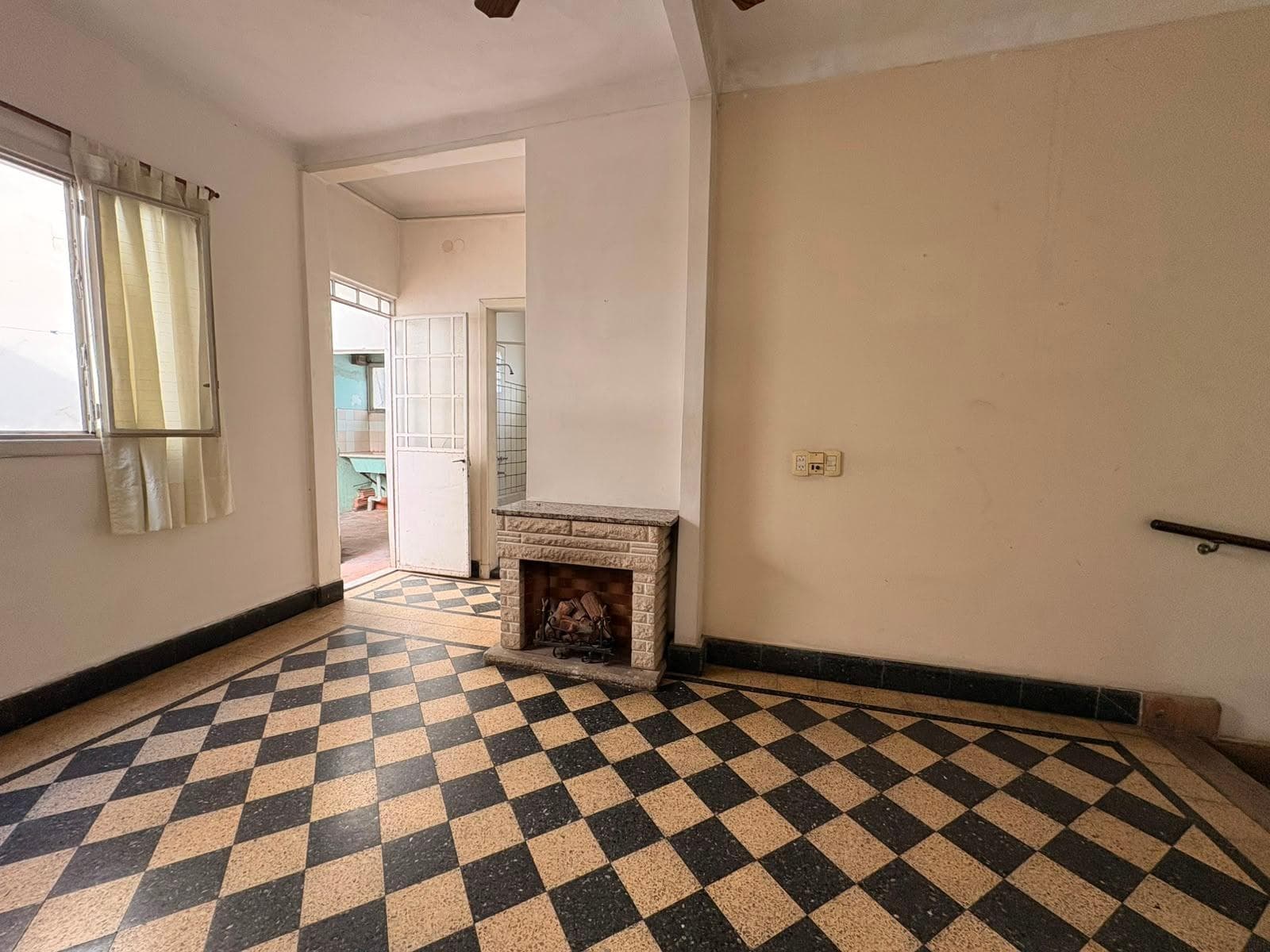 3-ROOM APARTMENT FOR SALE WITH A PATIO IN CIUDADELA