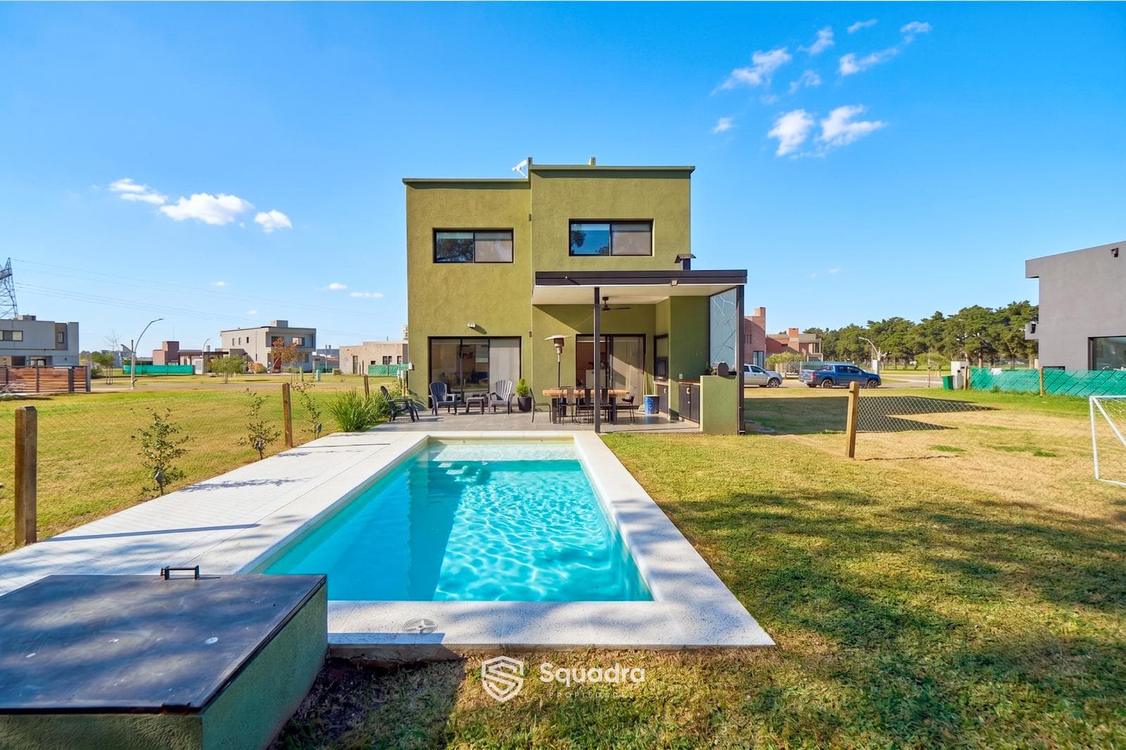 FOR SALE - 3-bedroom house with a pool - Brisanova, Pueblo Esther.