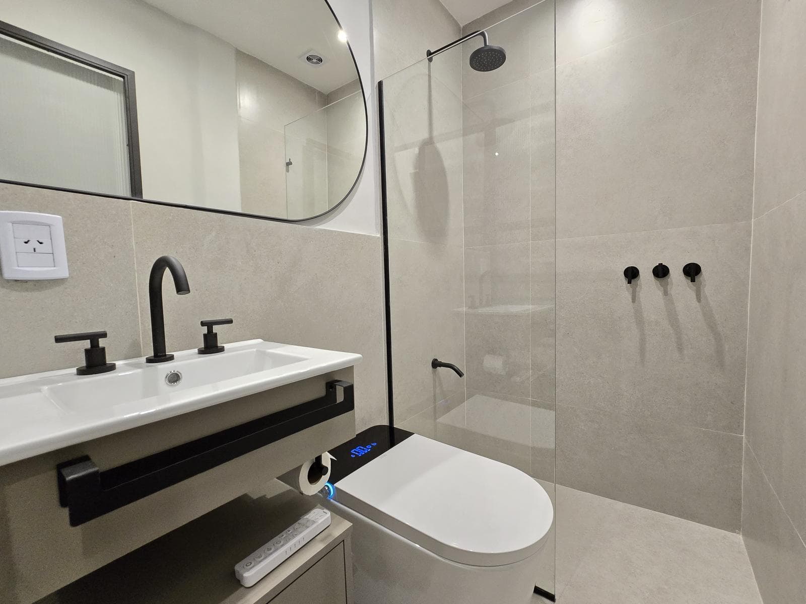 FOR SALE: Studio Apartment in Charcas and Laprida—2 rooms with a half-bath; very low maintenance fees