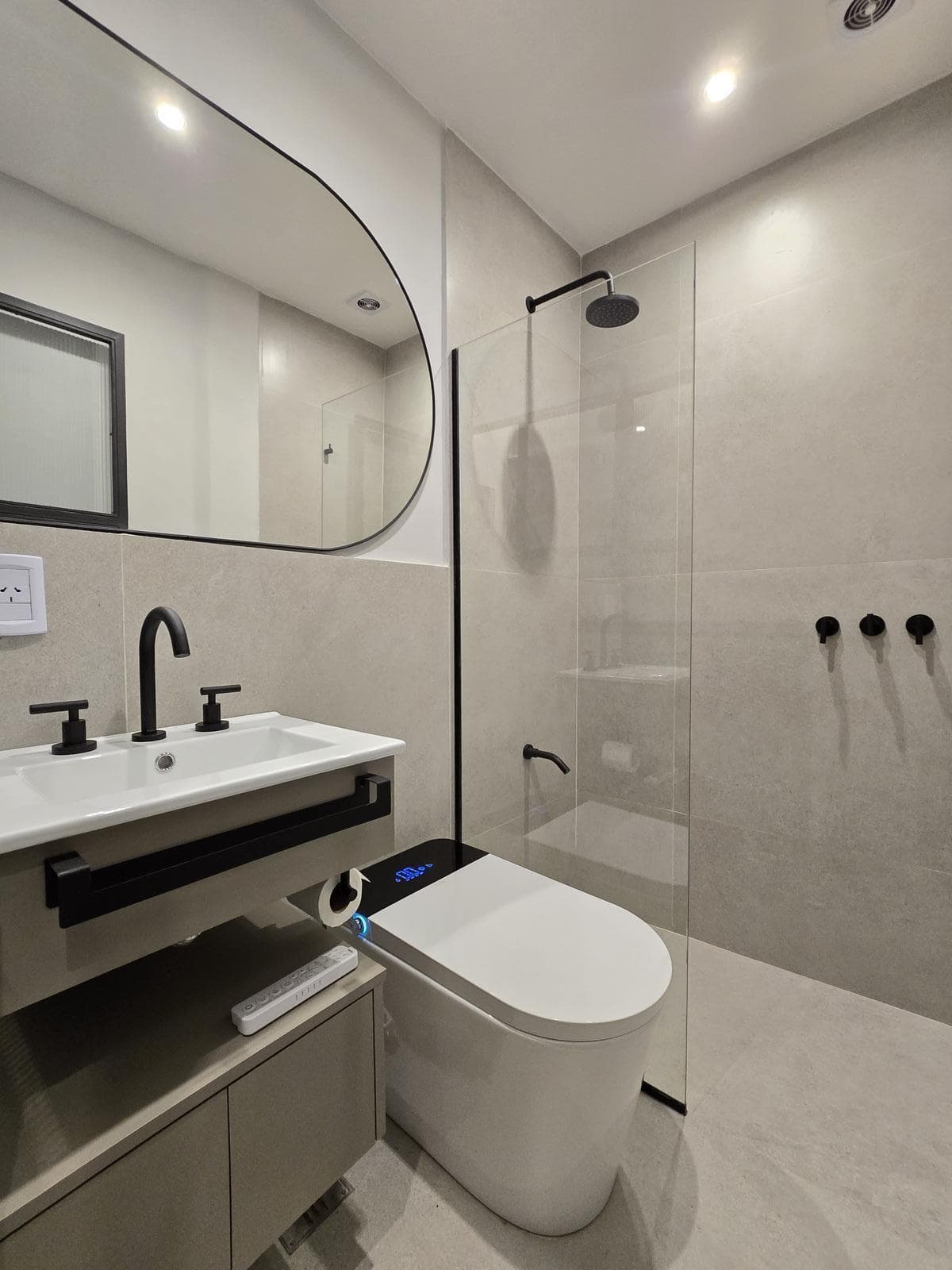 FOR SALE: Studio Apartment in Charcas and Laprida—2 rooms with a half-bath; very low maintenance fees