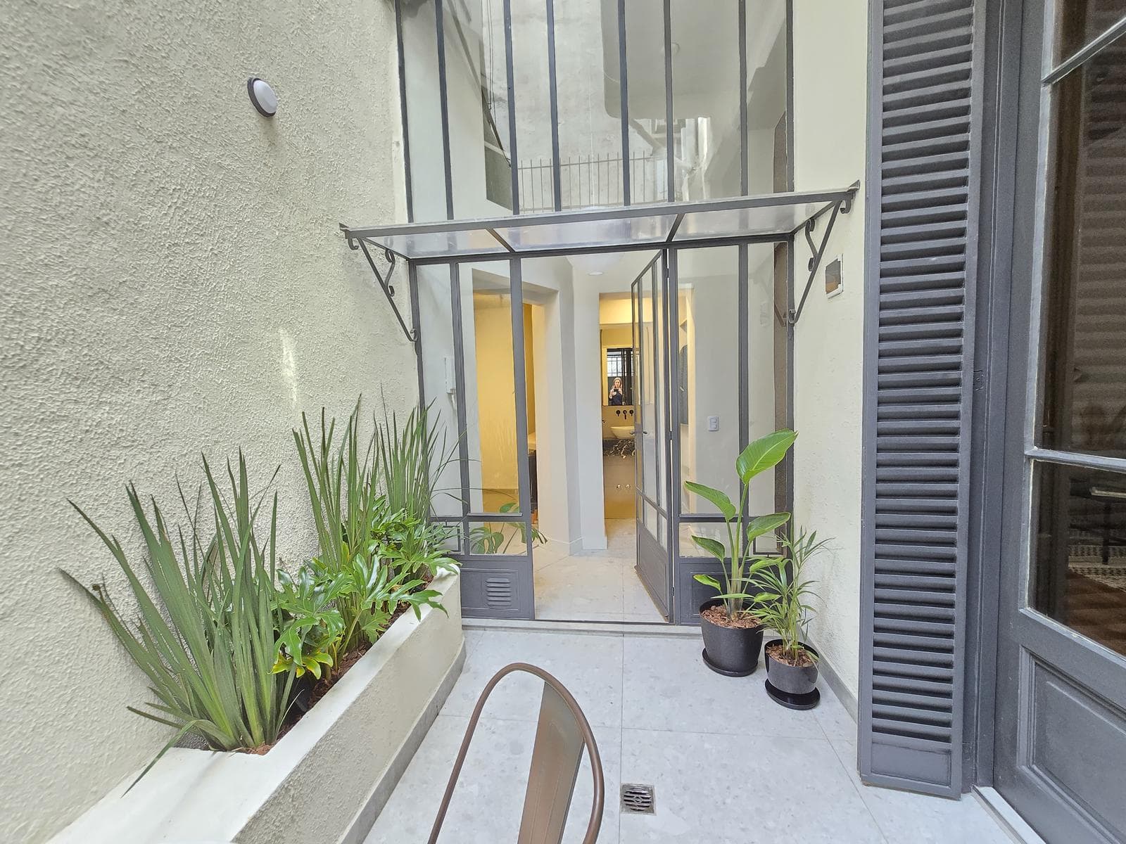 FOR SALE: Studio Apartment in Charcas and Laprida—2 rooms with a half-bath; very low maintenance fees