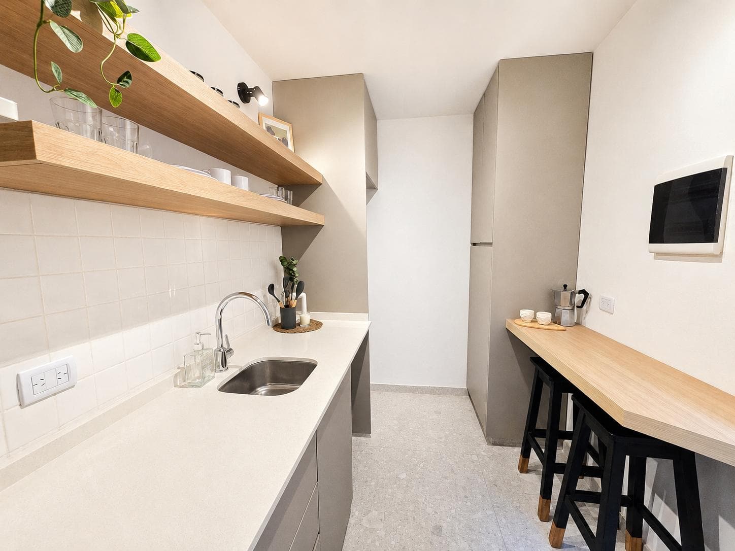 FOR SALE: Studio Apartment in Charcas and Laprida—2 rooms with a half-bath; very low maintenance fees
