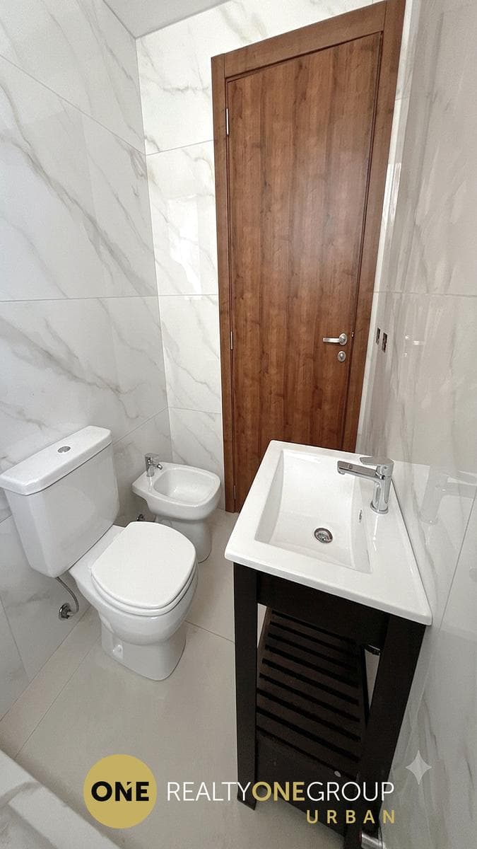 Brand-new studio apartment two blocks from the Cathedral