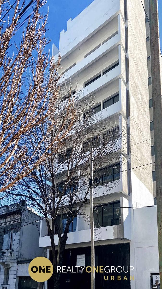 Brand-new studio apartment two blocks from the Cathedral