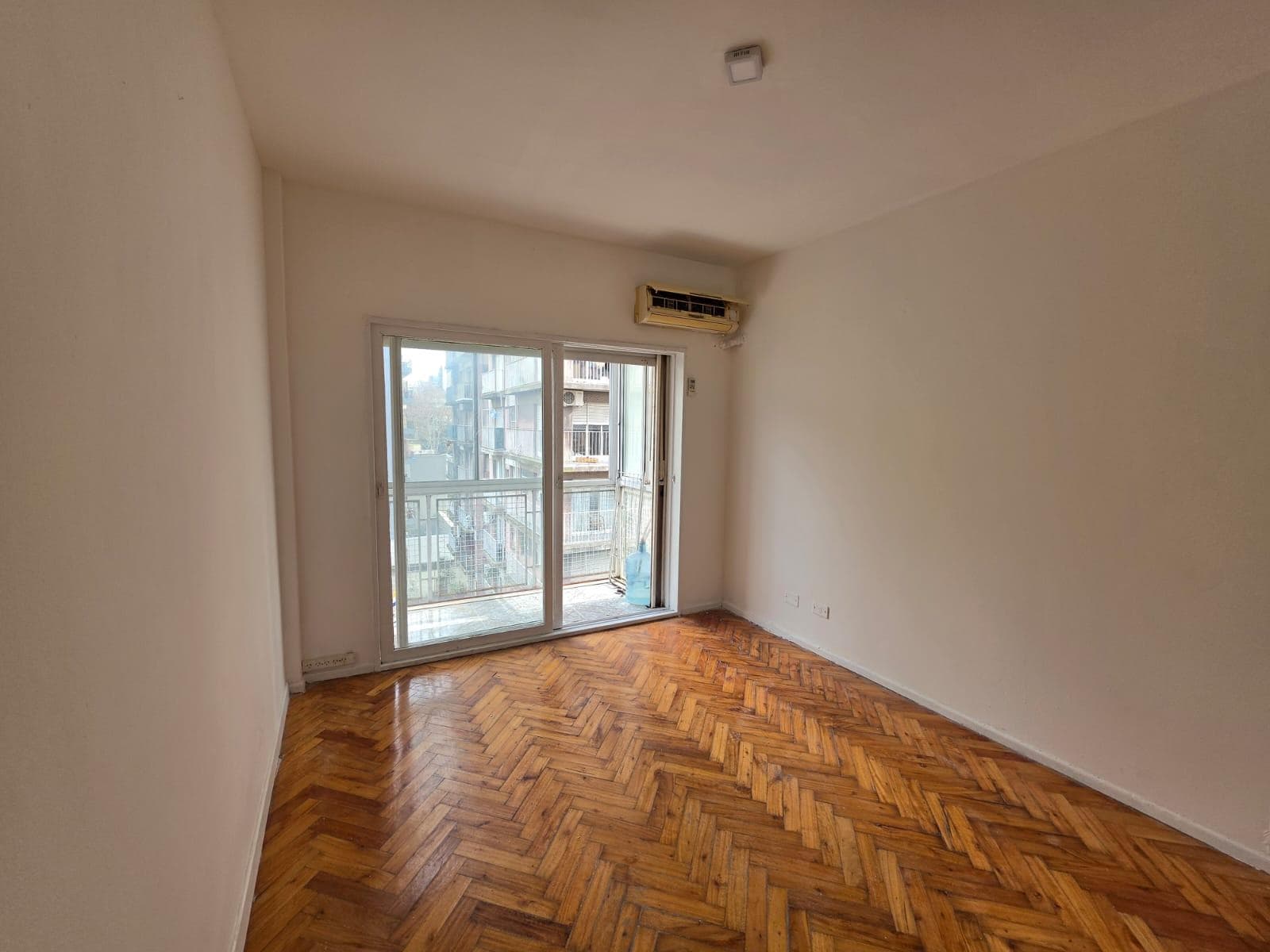 3-Room Apartment for Rent in Almagro