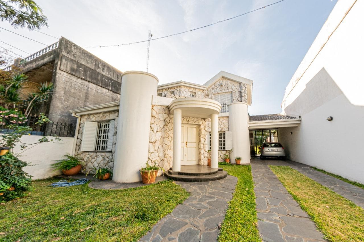 House in Jorge Cura