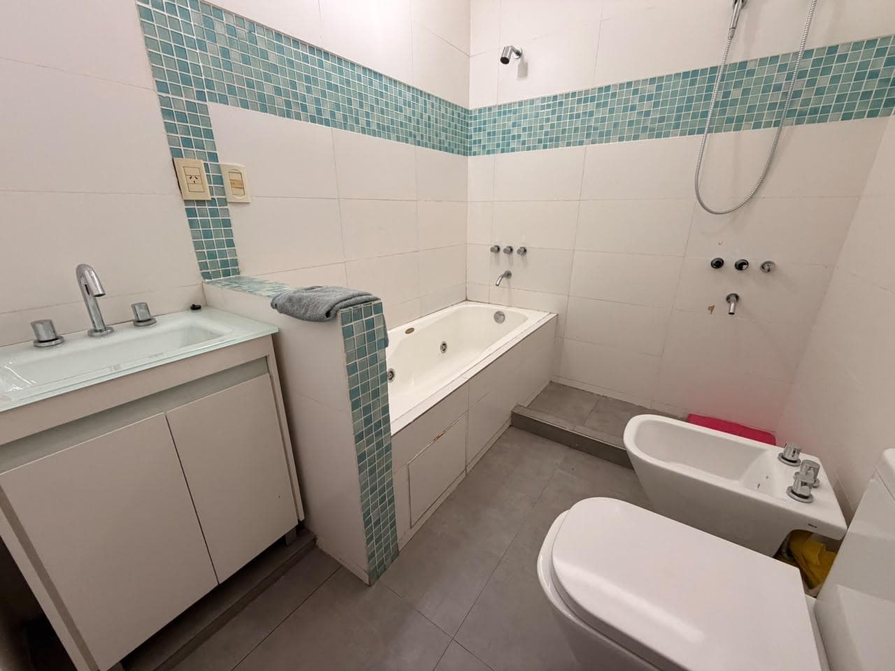 FOR SALE: 3-Bedroom House in the Matheu Neighborhood