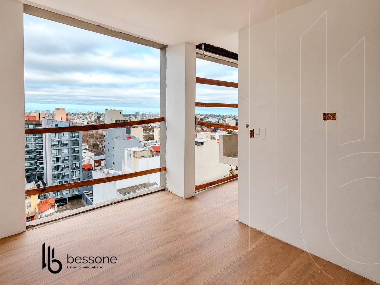 Apartment on Plaza Mitre with a Terrace and Double Garage