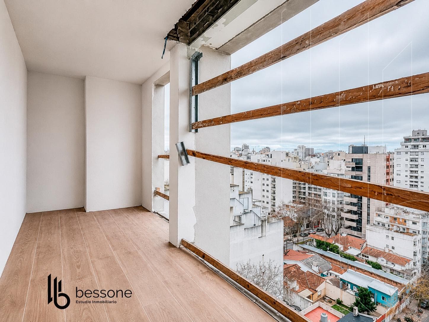 Apartment on Plaza Mitre with a Terrace and Double Garage