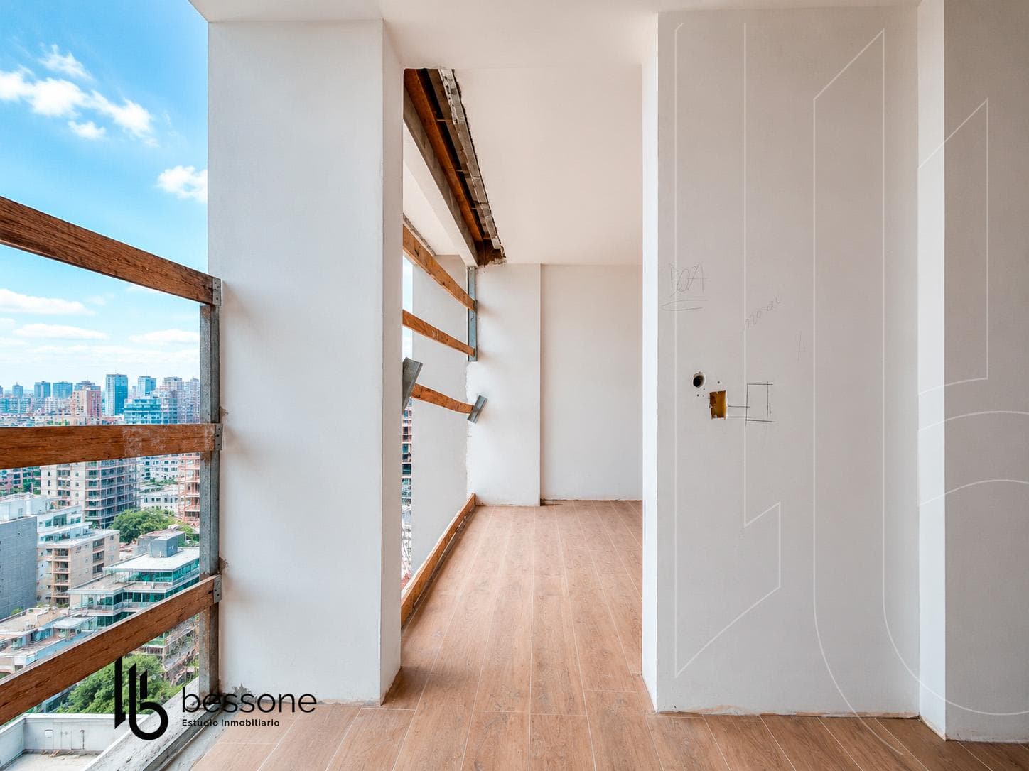 Apartment on Plaza Mitre with a Terrace and Double Garage