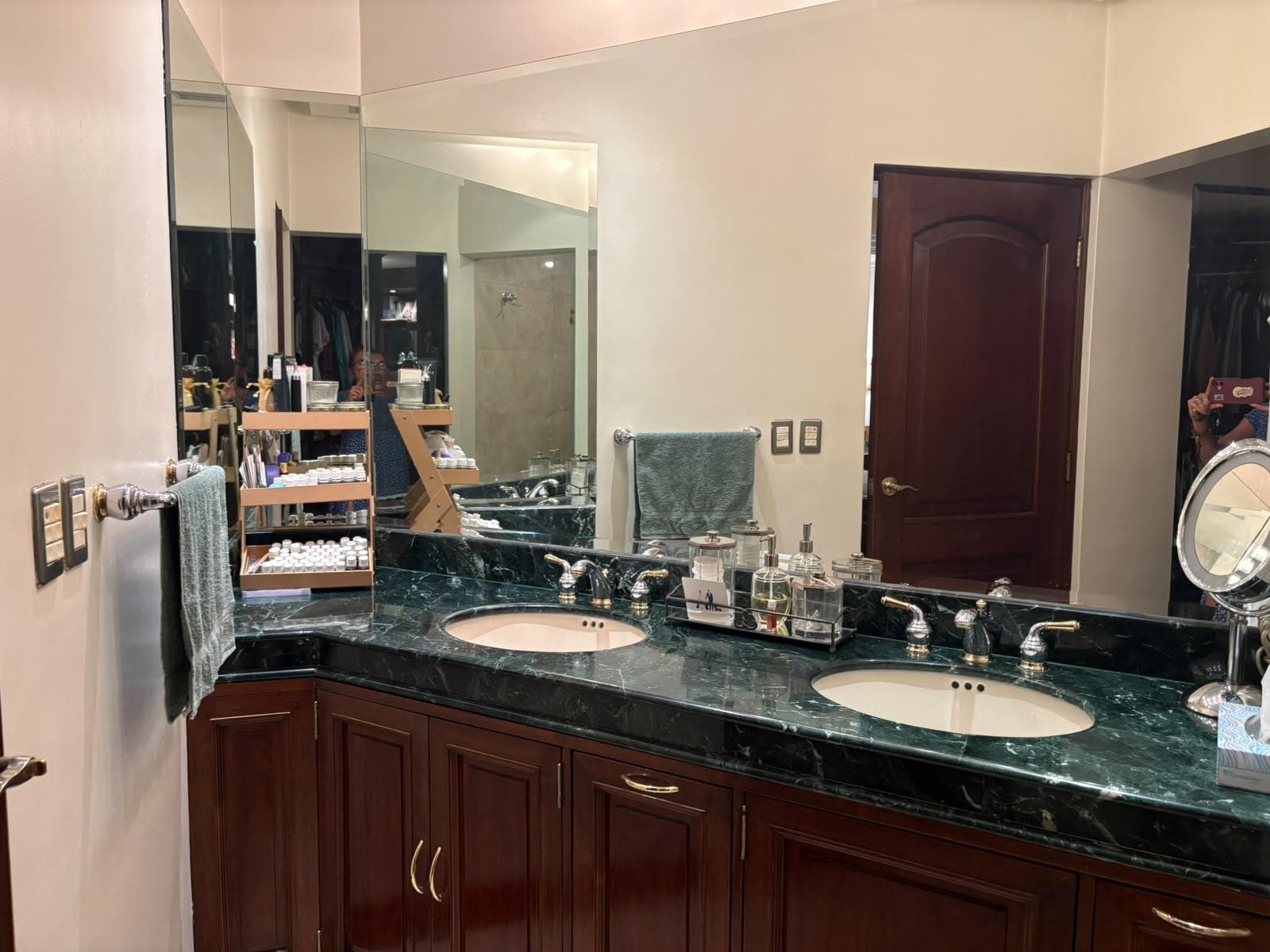 HOUSE FOR SALE IN LOMAS DEL VALLE