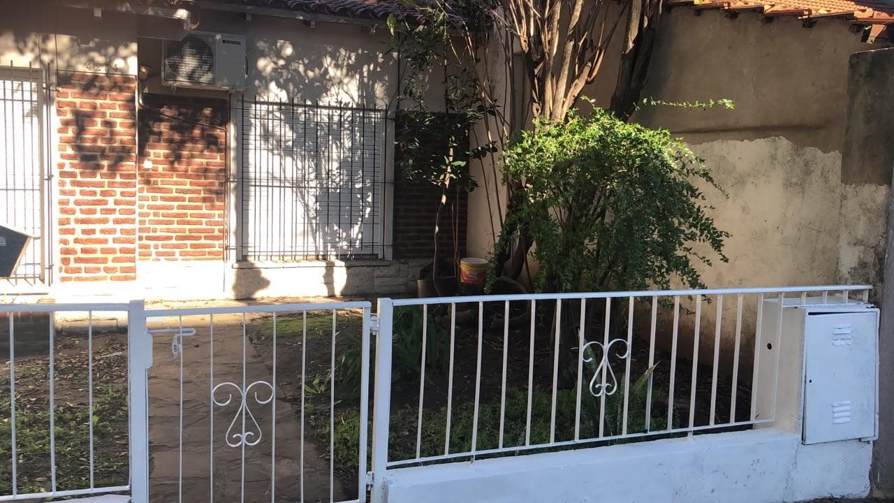 House for Sale in Need of Renovation - Vicente López