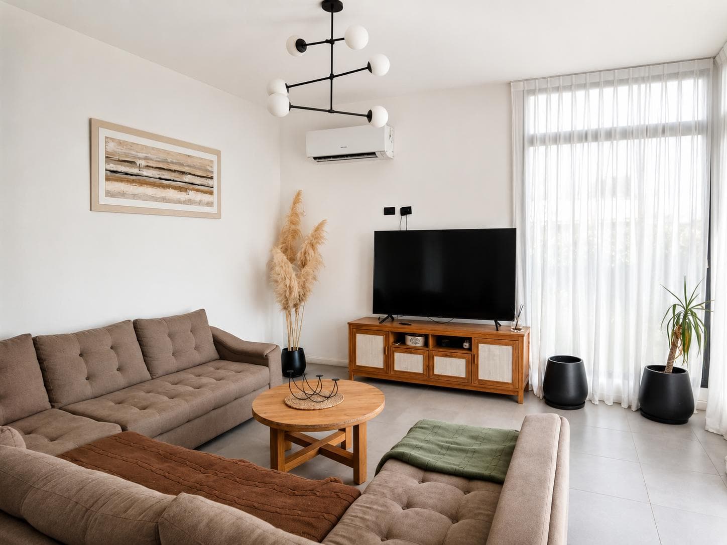 4-Room House with Modern Pool in the Tierras del Mar Neighborhood