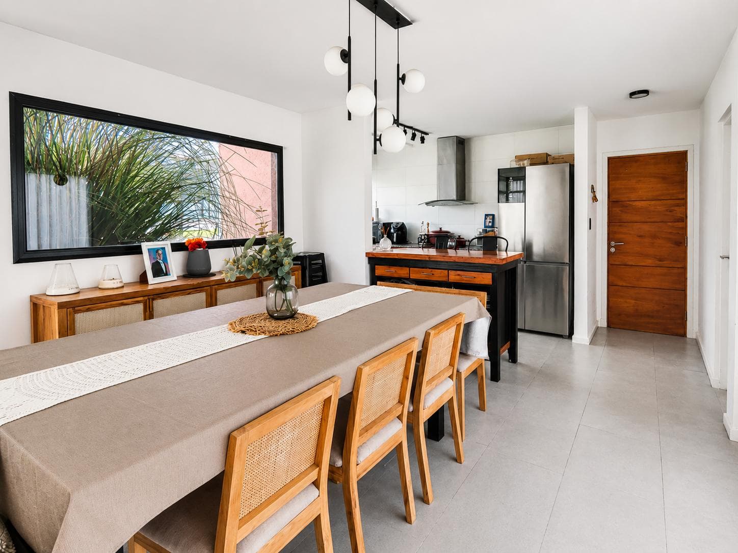 4-Room House with Modern Pool in the Tierras del Mar Neighborhood