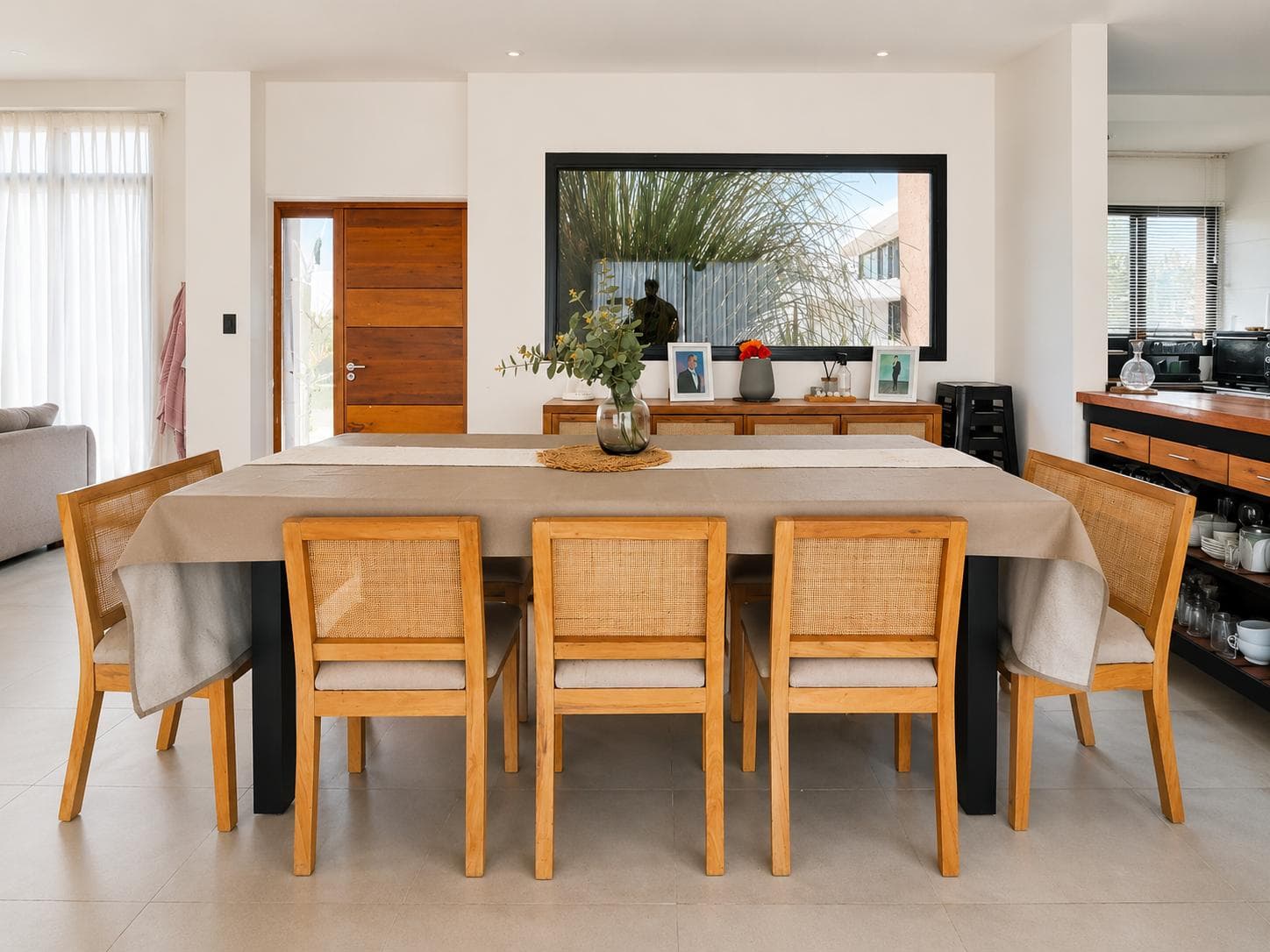 4-Room House with Modern Pool in the Tierras del Mar Neighborhood
