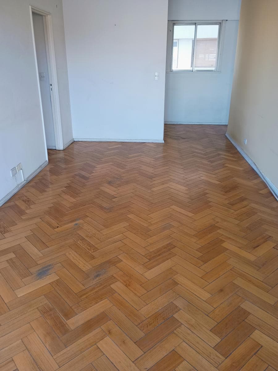 3-Bedroom Apartment for Sale with a Balcony in San Telmo