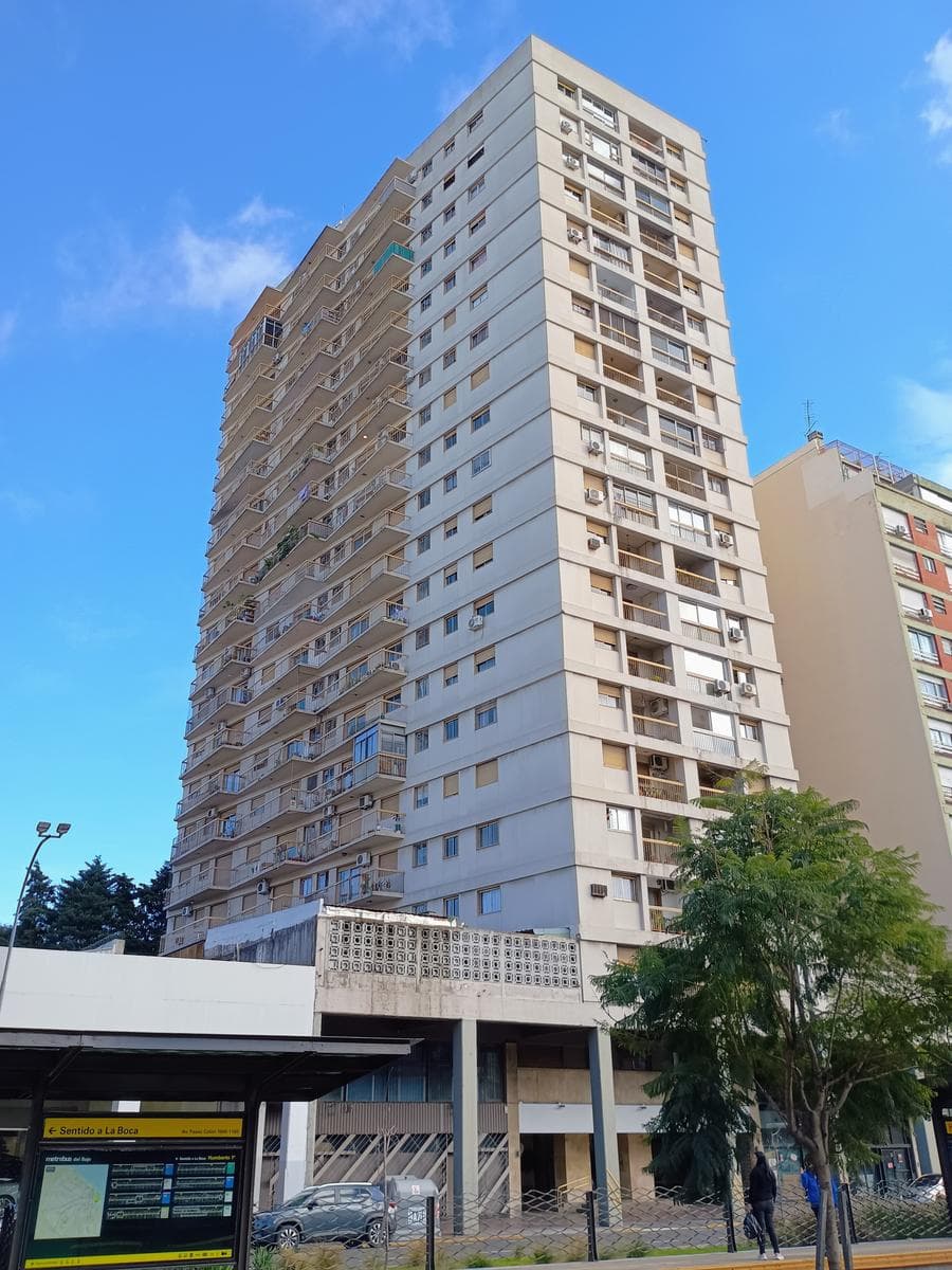 3-Bedroom Apartment for Sale with a Balcony in San Telmo