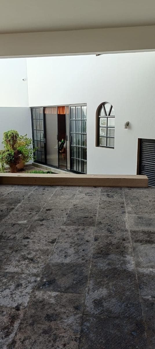 House in Bugambilias, 1st section, 630 m² lot in Coto