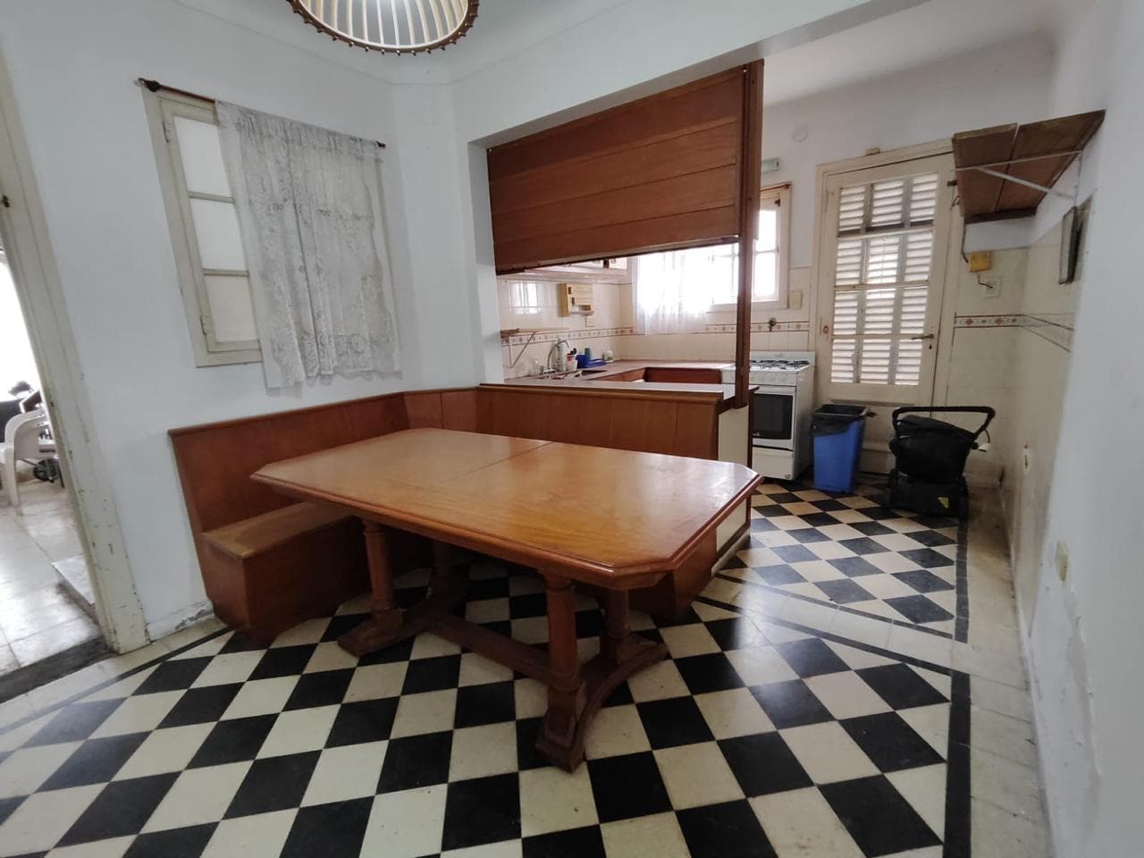 5-room house for sale, Victoria—needs renovation