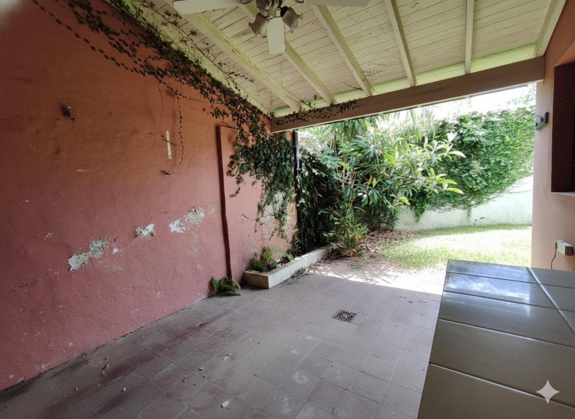 5-room house for sale, Victoria—needs renovation