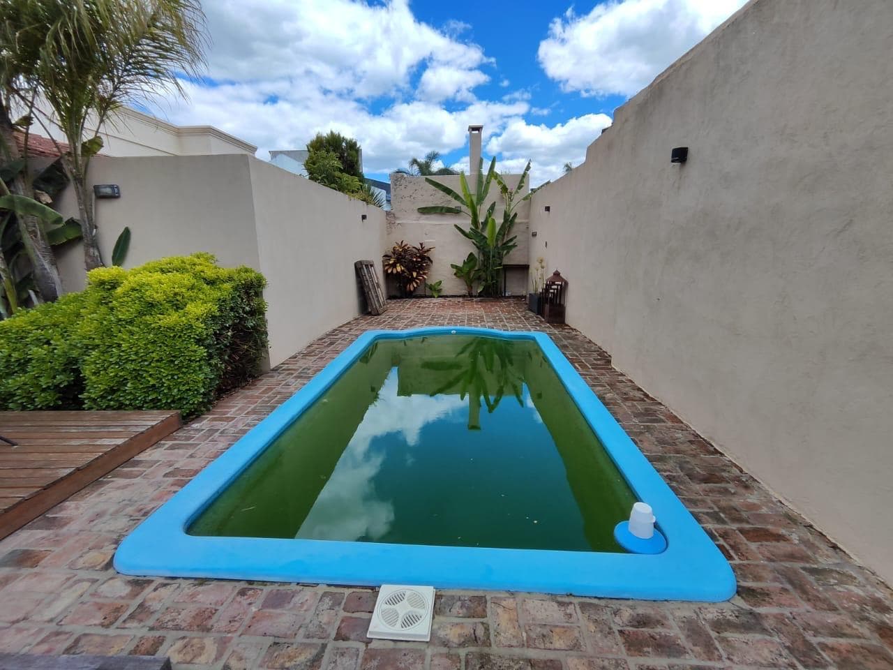 5-room house for sale, Victoria—needs renovation